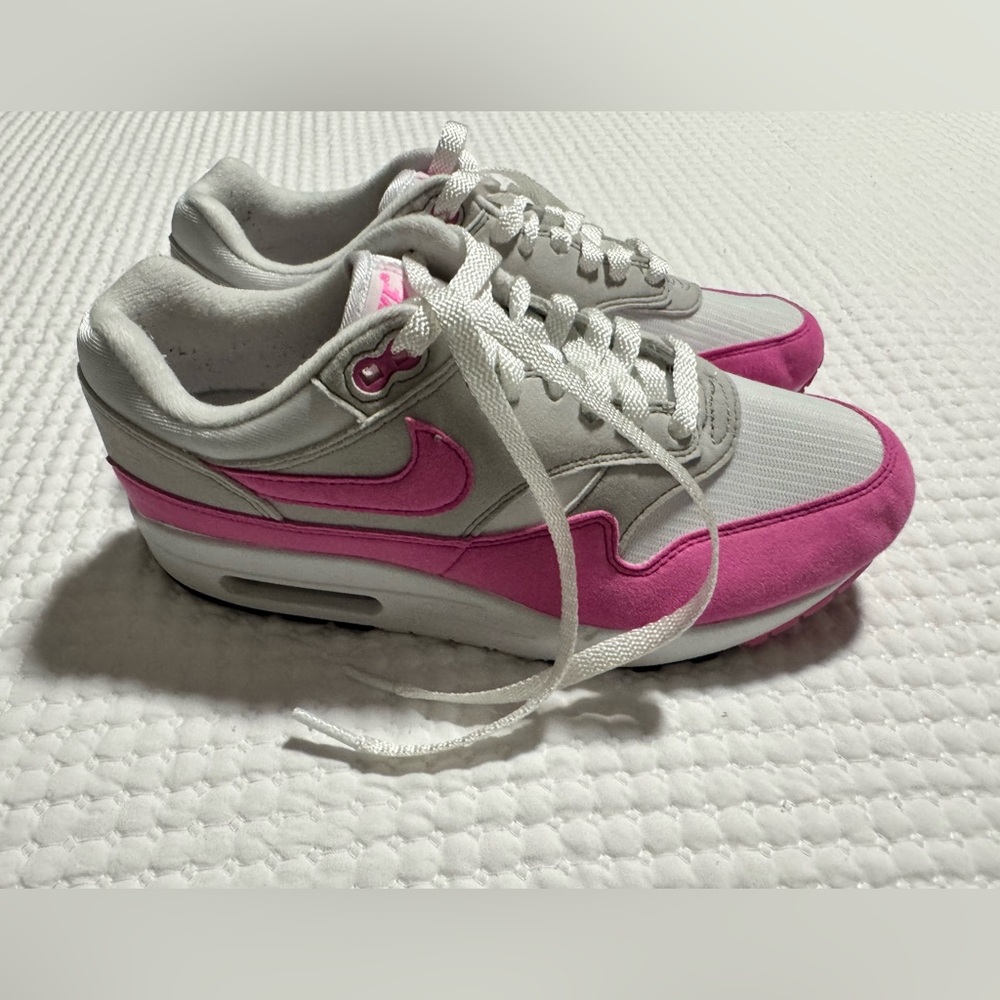 Nike Women's Pink and White Sneakers